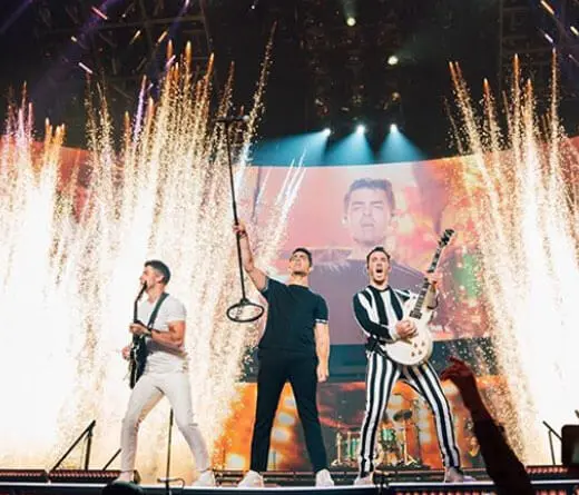 Jonas Brothers regres a los escenarios y cant con Daddy Yankee, Natti Natasha y Sebastin Yatra.
